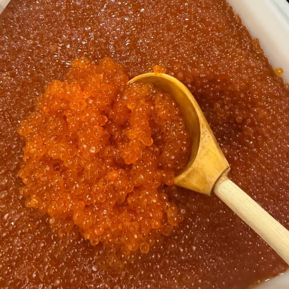 Икра кижуча на ложке